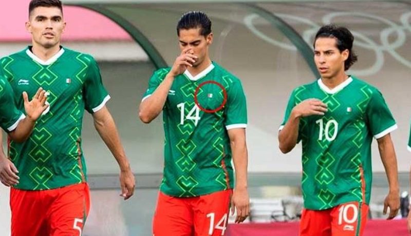 SELECCIóN DEBUTA CON BANDERA AL REVéS EN UNIFORME