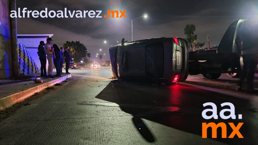 POR VOLCADURA, PAREJA RESULTA LESIONADA POR VOLCADURA, PAREJA RESULTA LESIONADA