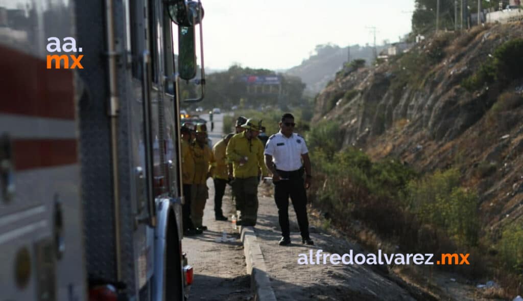 FAMILIA CAE A BARRANCO; MENOR RESULTA CON FRACTURAS