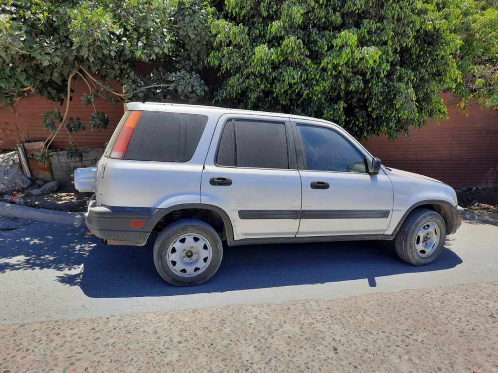 ABANDONAN AUTO CON 40 KG DE MARIHUANA