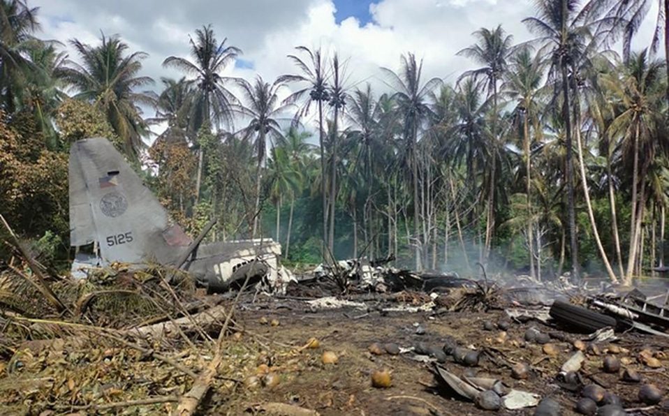 DECENAS DE MUERTOS TRAS CAíDA DE AVIóN MILITAR FILIPINO DECENAS DE MUERTOS TRAS CAíDA DE AVIóN MILITAR FILIPINO