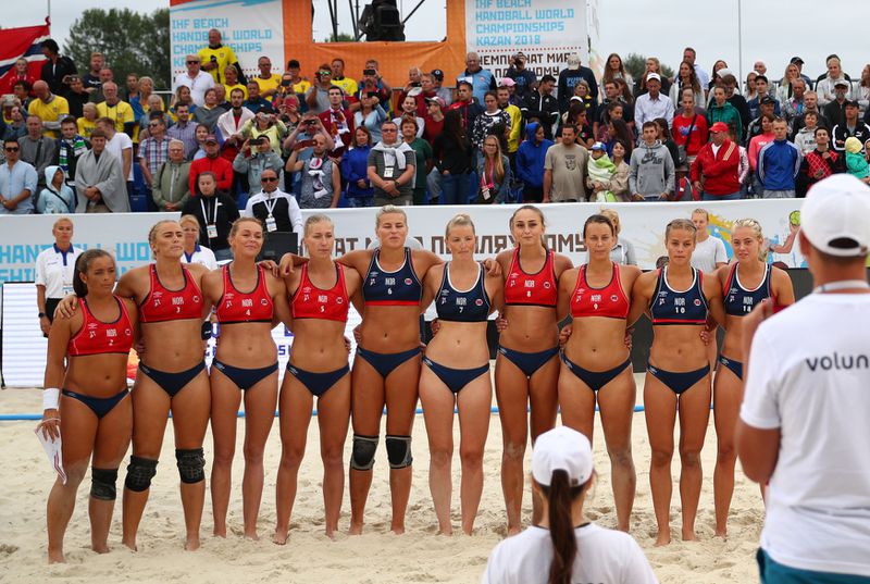 BIKINIS CAUSAN MULTA A NORUEGAS EN HANDBALL; PINK PAGARá