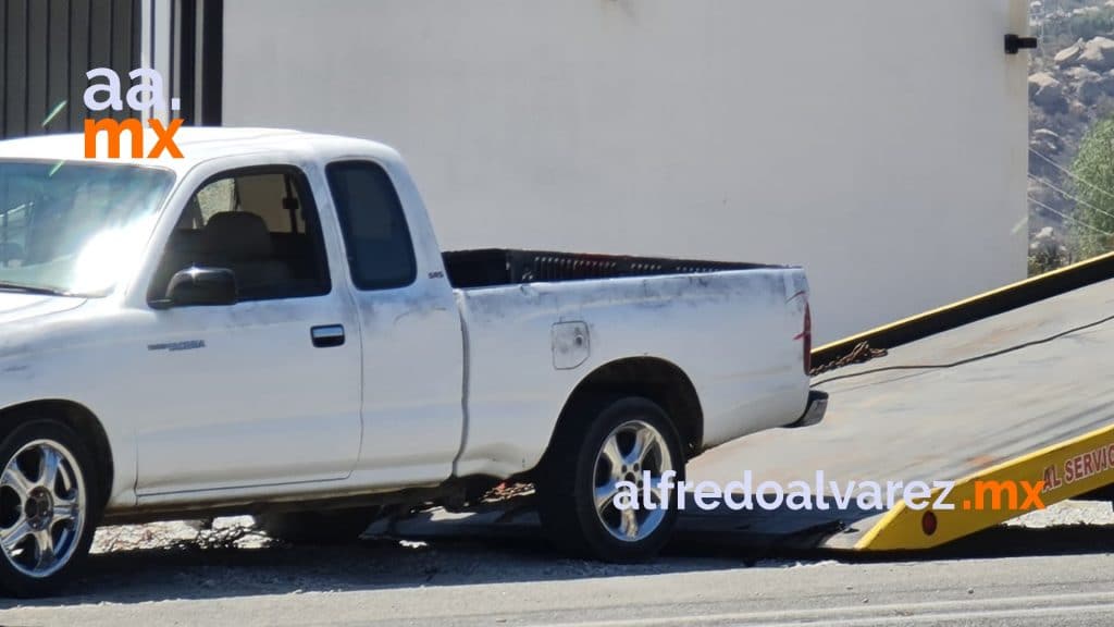 HALLAN TRES CADáVERES EN CAJA DE UN PICK UP