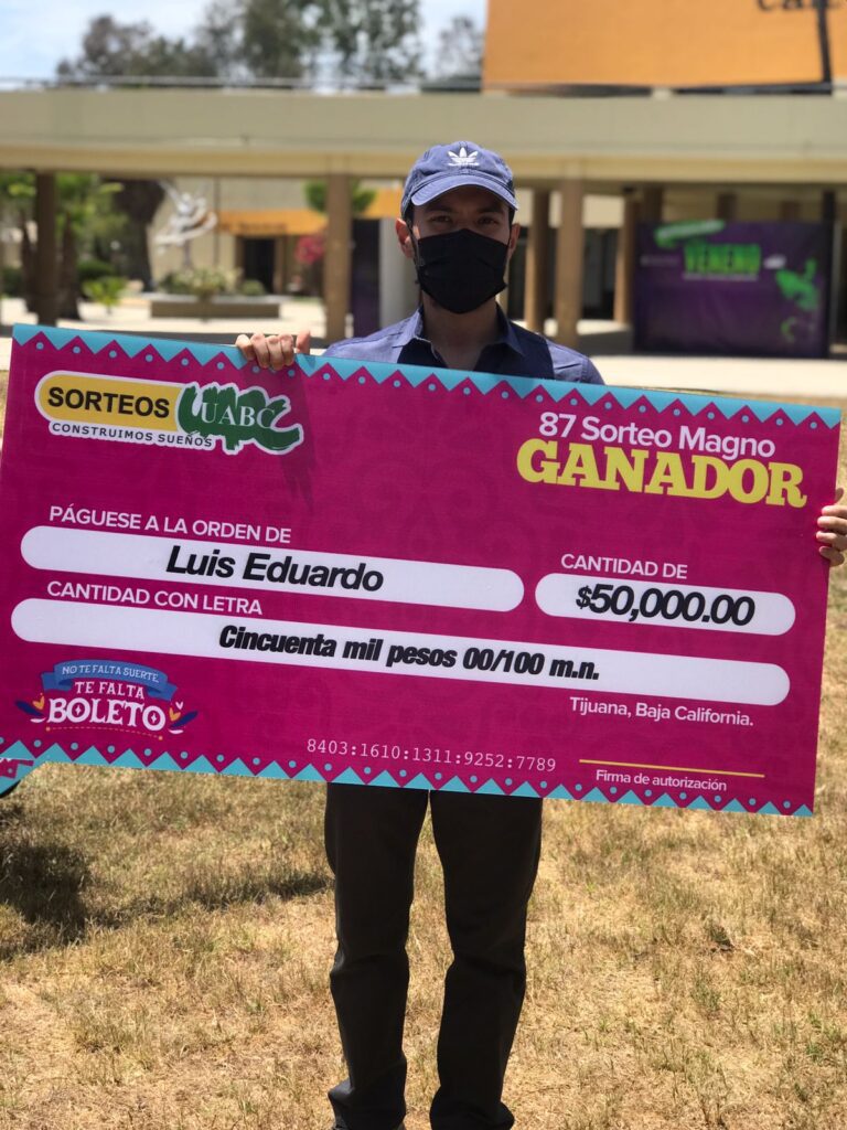 UN BOLETO FUE SU MEJOR INVERSIóN: UABC ENTREGA PREMIOS A GANADORES