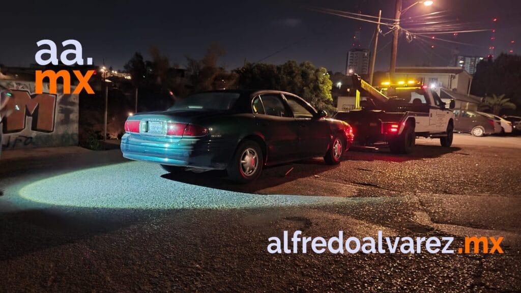 DISPARA A POLICíAS QUE LO PARARON POR UNA INFRACCIóN