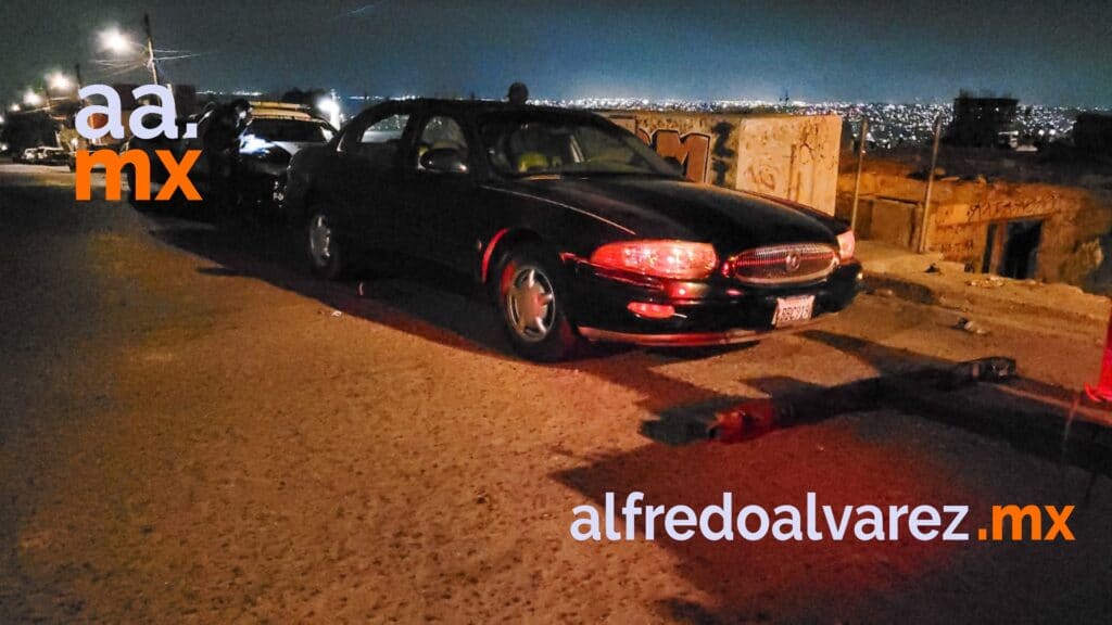 DISPARA A POLICíAS QUE LO PARARON POR UNA INFRACCIóN