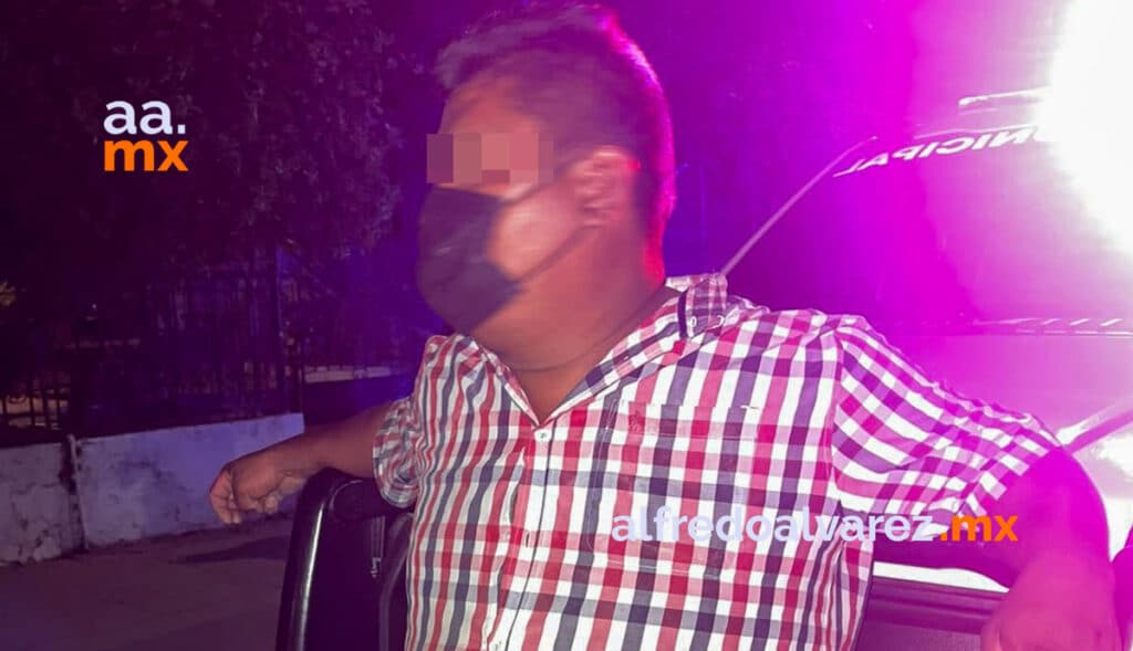 AUTOMOVILISTA EBRIO CHOCA PATRULLA