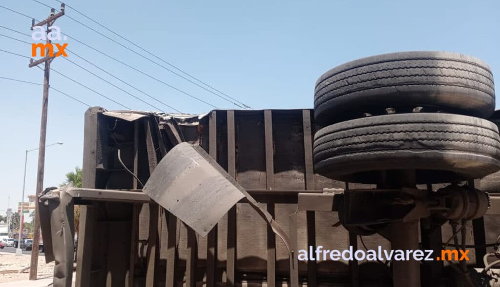 TREN EMBISTE A TRáILER; NO HAY HERIDOS
