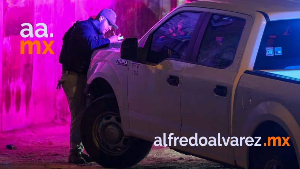 TIRAN CADáVER A UN COSTADO DE LA VíA RáPIDA