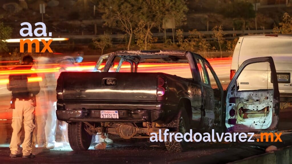 ENCUENTRAN CADáVER CARBONIZADO EN VEHíCULO ROBADO