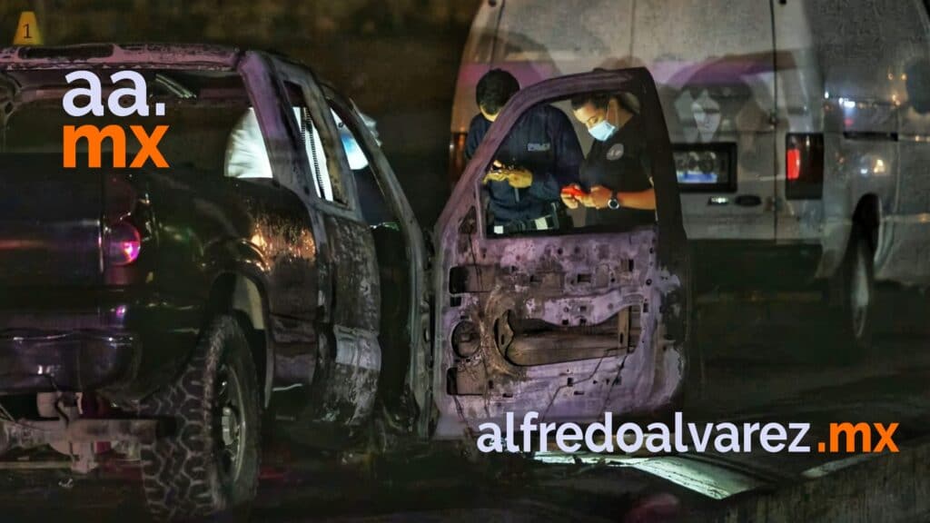 ENCUENTRAN CADáVER CARBONIZADO EN VEHíCULO ROBADO