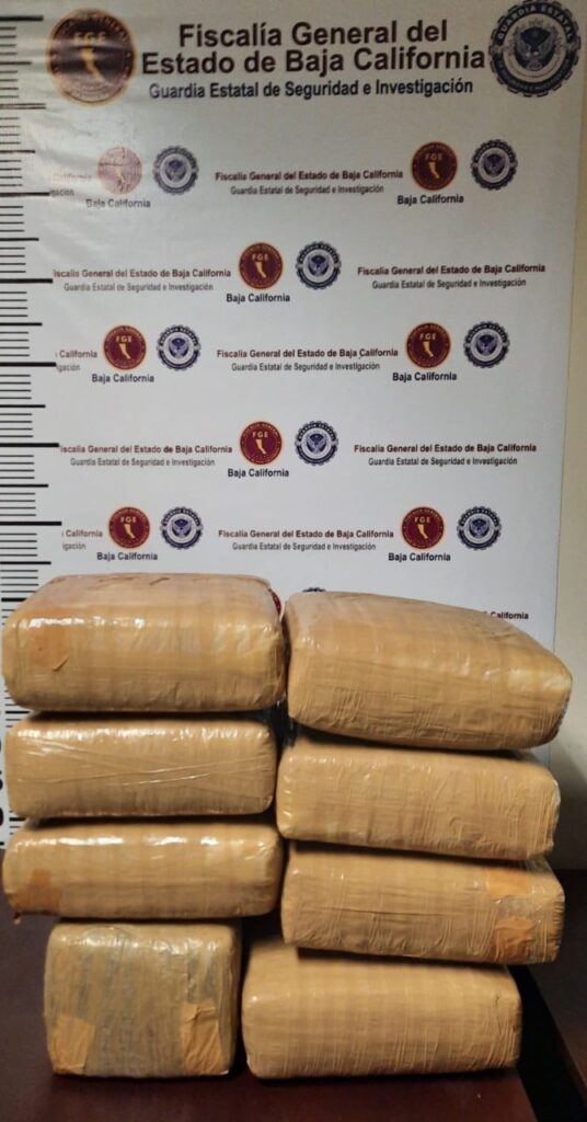 ABANDONAN AUTO CON 40 KG DE MARIHUANA