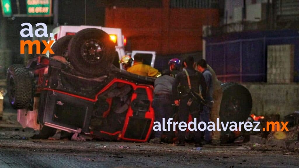 CONDUCTOR DE JEEP PIERDE EL CONTROL Y SE ESTRELLA CON UN MERCEDES BENZ