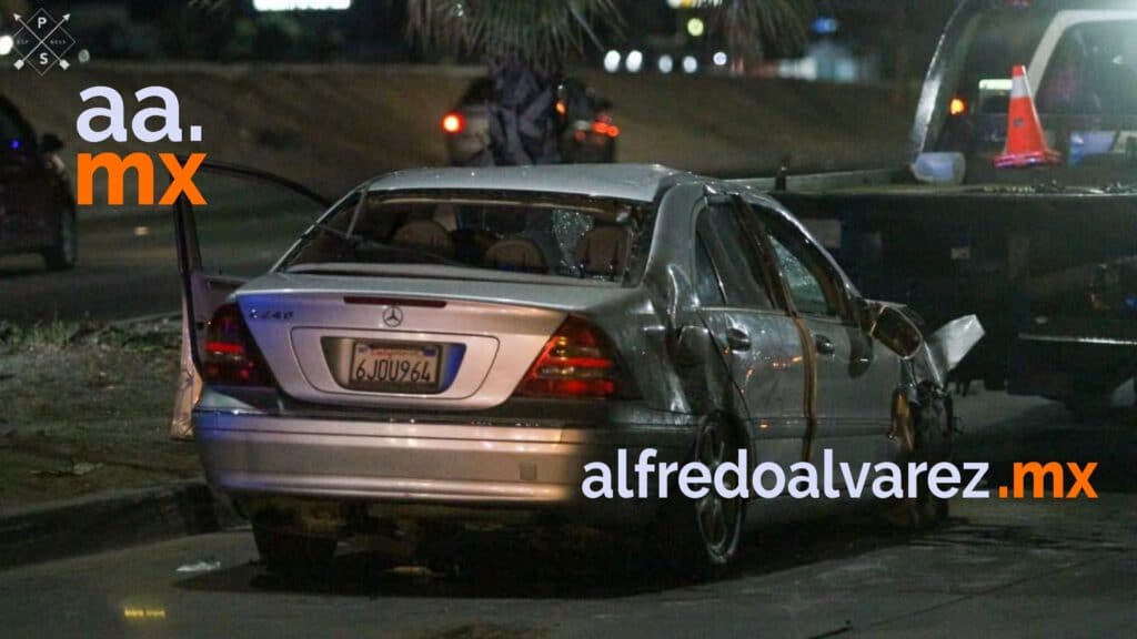 CONDUCTOR DE JEEP PIERDE EL CONTROL Y SE ESTRELLA CON UN MERCEDES BENZ