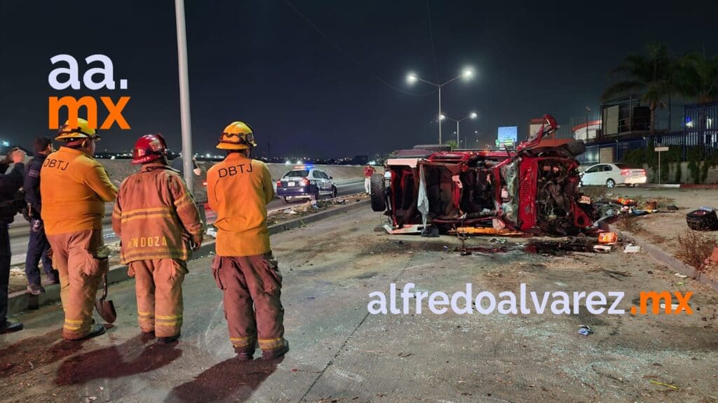 CONDUCTOR DE JEEP PIERDE EL CONTROL Y SE ESTRELLA CON UN MERCEDES BENZ