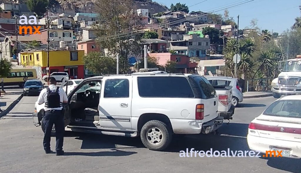 CHOCA PATRULLA MUNICIPAL CONTRA CAMIONETA