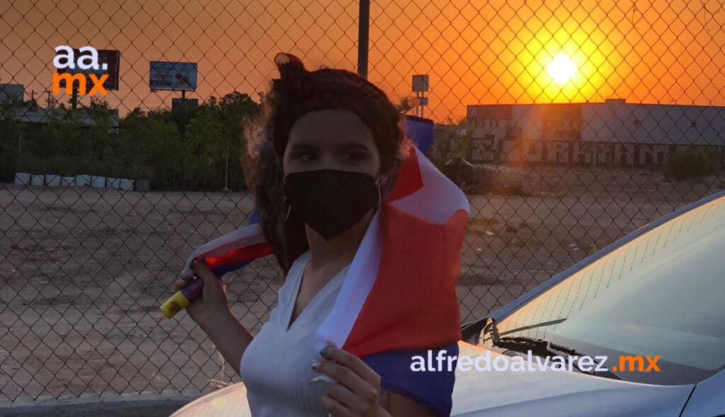 CUBANOS APOYAN A SUS PAISANOS DESDE MEXICALI
