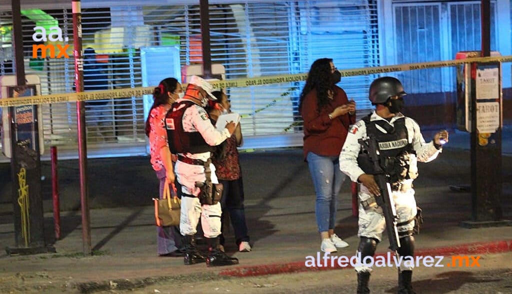 MATAN A MUJER DURANTE ASALTO FRENTE A SWAP MEET