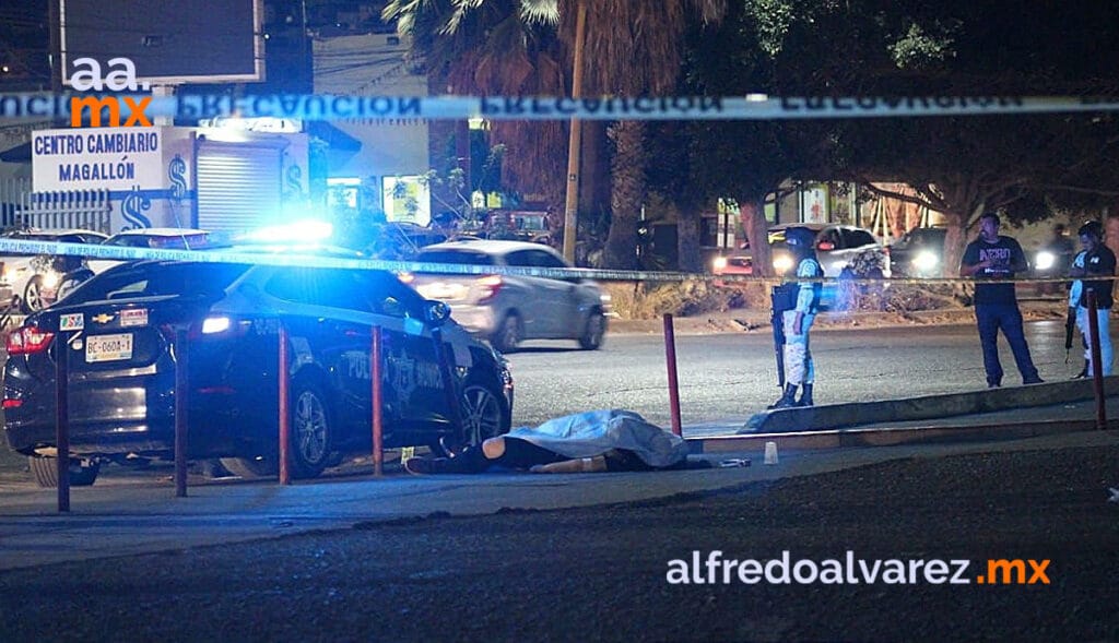 MATAN A MUJER DURANTE ASALTO FRENTE A SWAP MEET