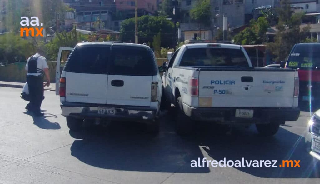 CHOCA PATRULLA MUNICIPAL CONTRA CAMIONETA