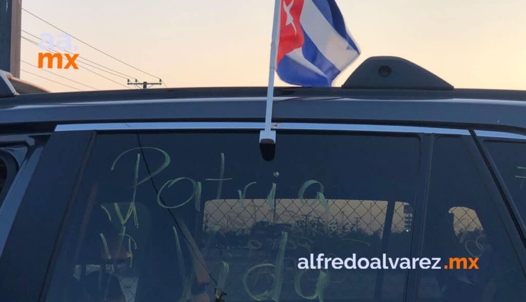CUBANOS APOYAN A SUS PAISANOS DESDE MEXICALI