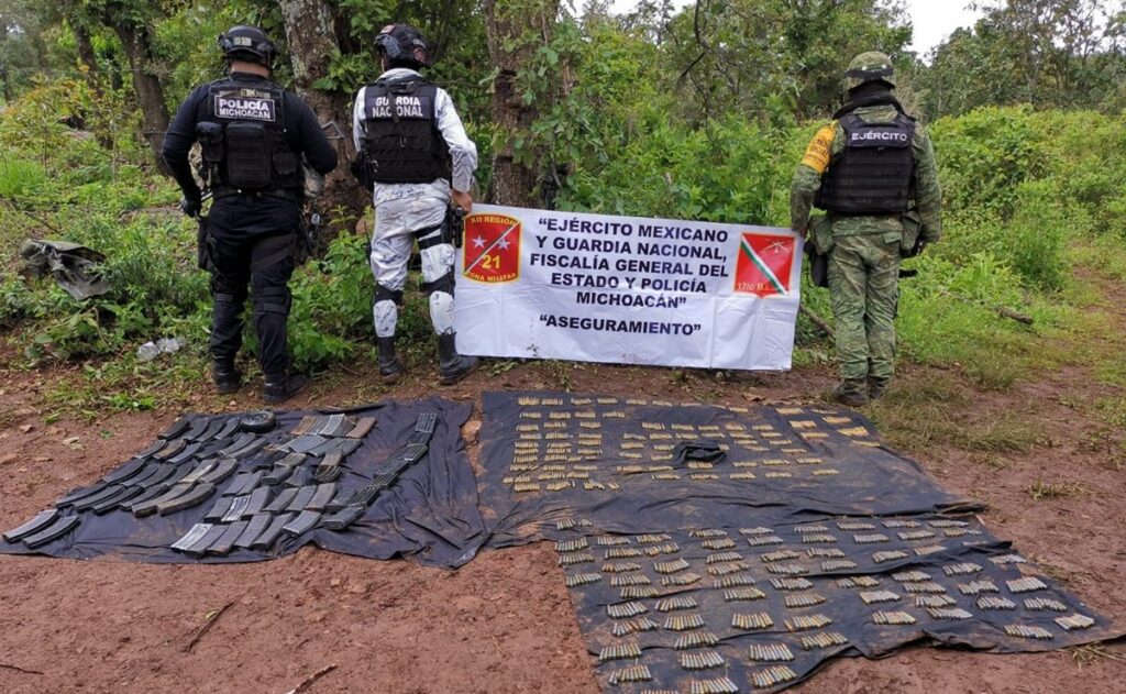 VIDEO: CéLULAS CRIMINALES BLOQUEAN CARRETERAS Y QUEMAN AUTOS