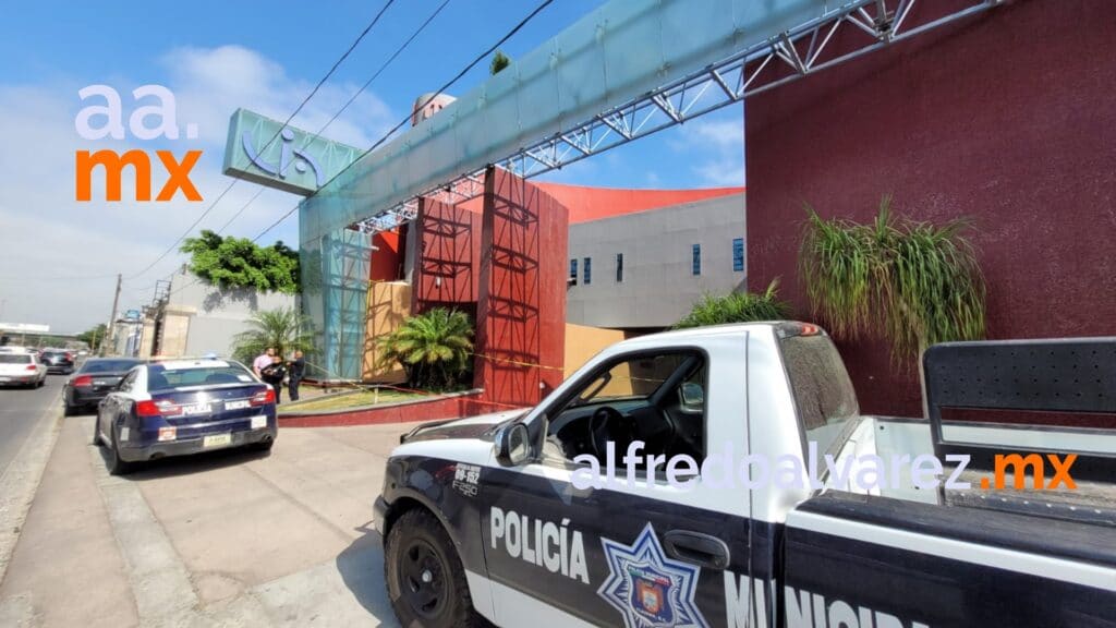 BALEAN A ESTADOUNIDENSE EN CUARTO DE MOTEL