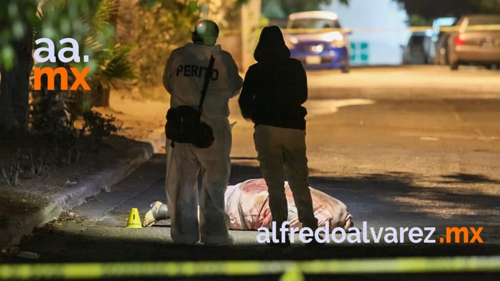 TIRAN CADáVER FEMENINO ENVUELTO EN CINTA ADHESIVA TIRAN CADáVER FEMENINO ENVUELTO EN CINTA ADHESIVA
