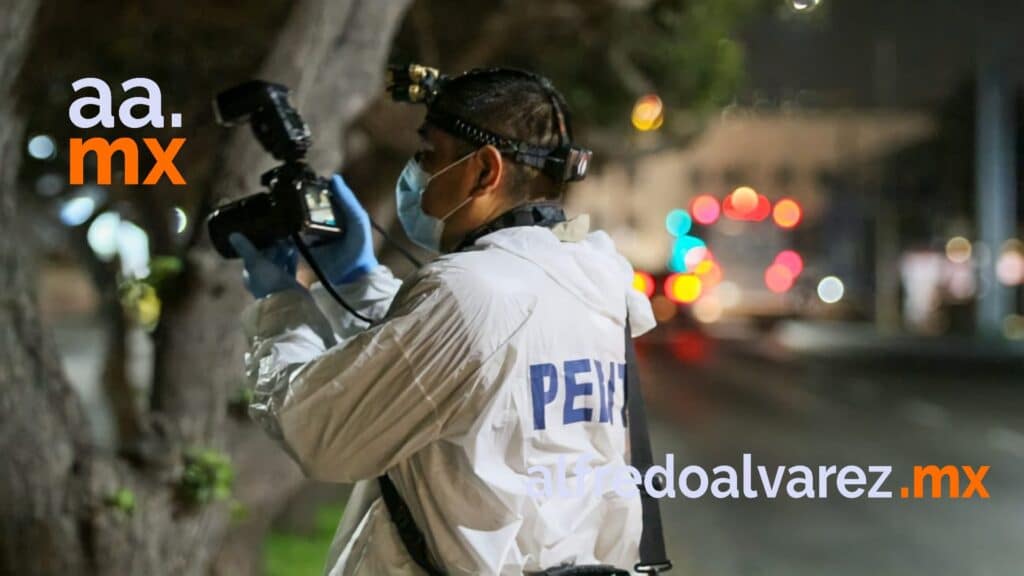 TIRAN CADáVER FEMENINO ENVUELTO EN CINTA ADHESIVA TIRAN CADáVER FEMENINO ENVUELTO EN CINTA ADHESIVA