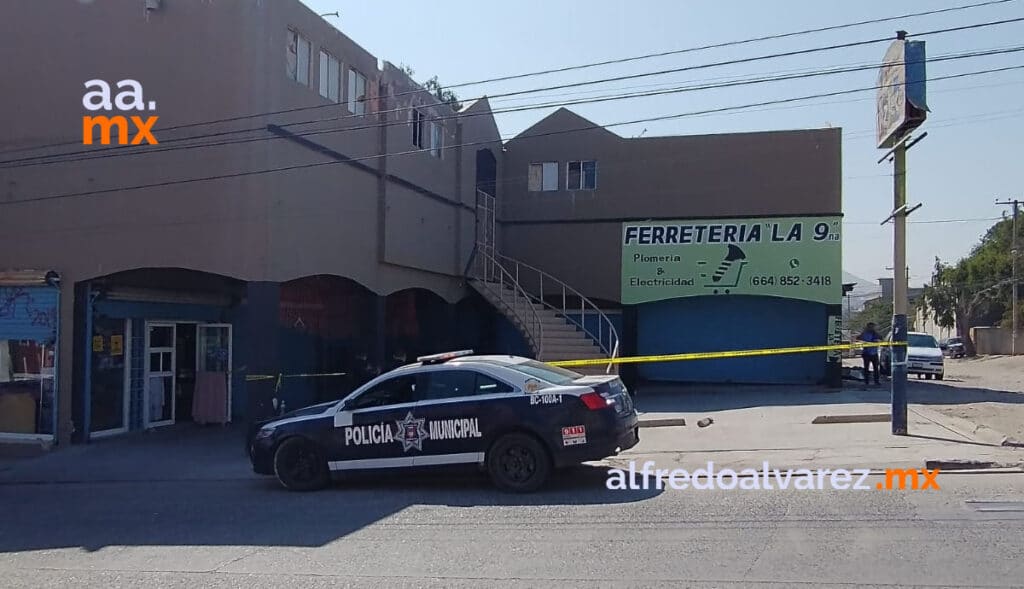 MATAN A HOMBRE EN ESTACIONAMIENTO DE PLAZA