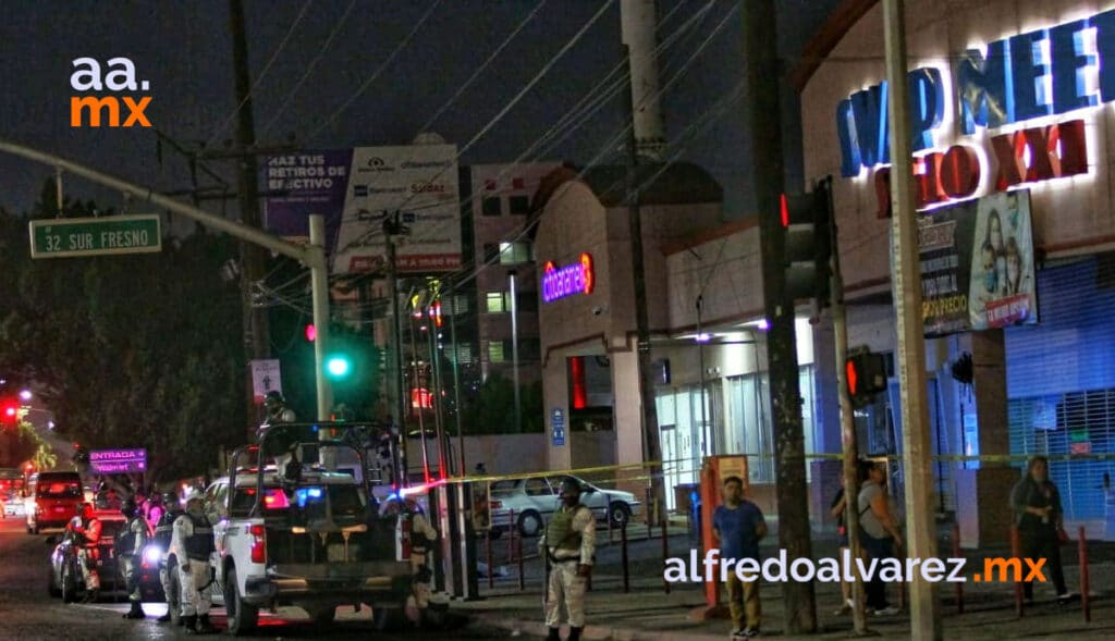 MATAN A MUJER DURANTE ASALTO FRENTE A SWAP MEET