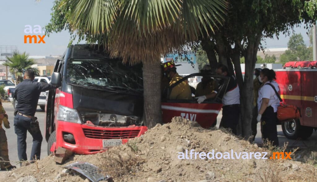 SUJETO ROBA TAXI Y TRAS PERSECUCIóN CHOCA