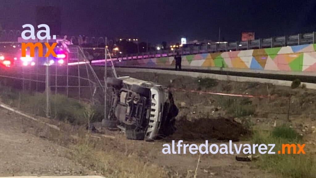 MUEREN DOS HOMBRES TRAS VOLCARSE EN ROSARITO