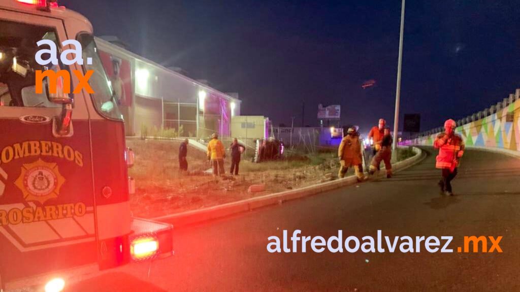MUEREN DOS HOMBRES TRAS VOLCARSE EN ROSARITO