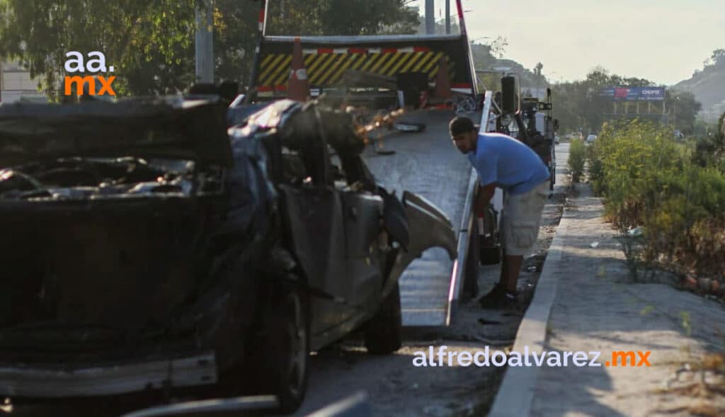 FAMILIA CAE A BARRANCO; MENOR RESULTA CON FRACTURAS