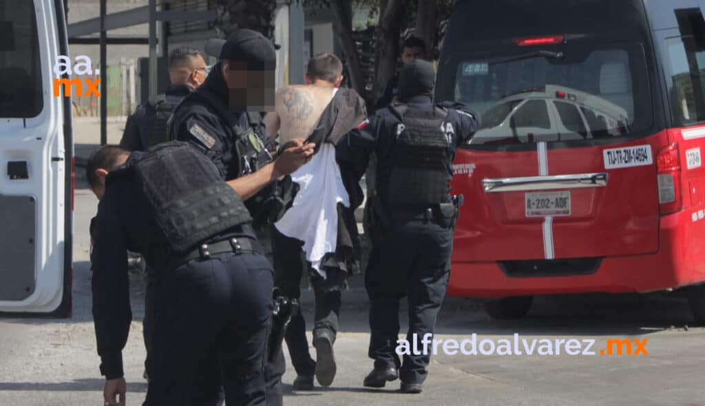 SUJETO ROBA TAXI Y TRAS PERSECUCIóN CHOCA