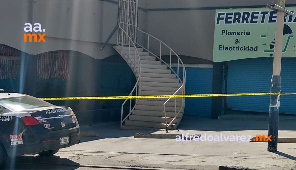 MATAN A HOMBRE EN ESTACIONAMIENTO DE PLAZA
