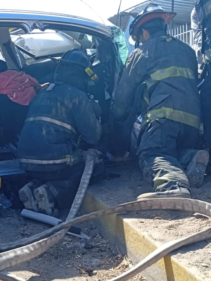 FUERTE CHOQUE DEJA HOMBRE PRENSADO