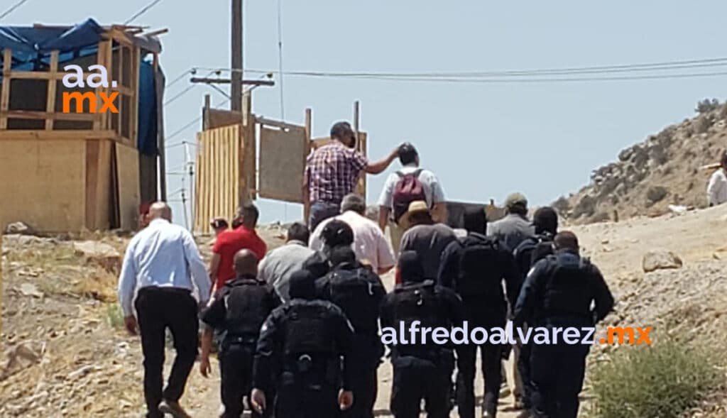 DESALOJAN A INVASORES DEL CERRO DE LAS ABEJAS
