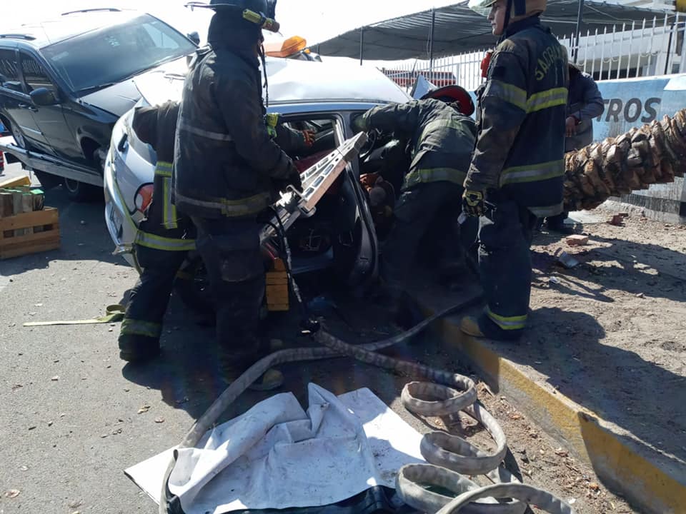 FUERTE CHOQUE DEJA HOMBRE PRENSADO