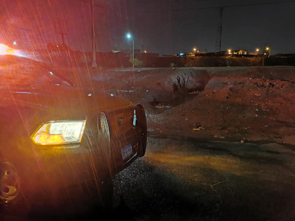 LLUVIA Y VIENTO COLAPSAN TORRE DE CFE EN MEXICALI