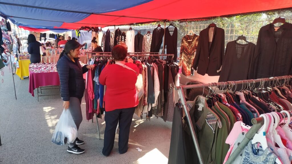 CLAUSURAN LOCALES Y SANCIONAN A AMBULANTES POR FALTA DE PERMISOS