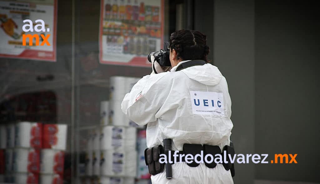 SUJETOS ARMADOS ASALTAN OXXO; GOLPEAN A CLIENTES