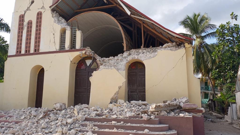VIDEO: TERREMOTO EN HAITí DEJA MUERTOS Y DERRUMBES