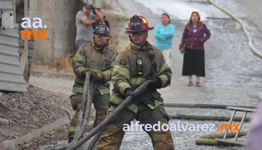 FUERTE INCENDIO DEJA SIN VIVIENDAS A FAMILIAS