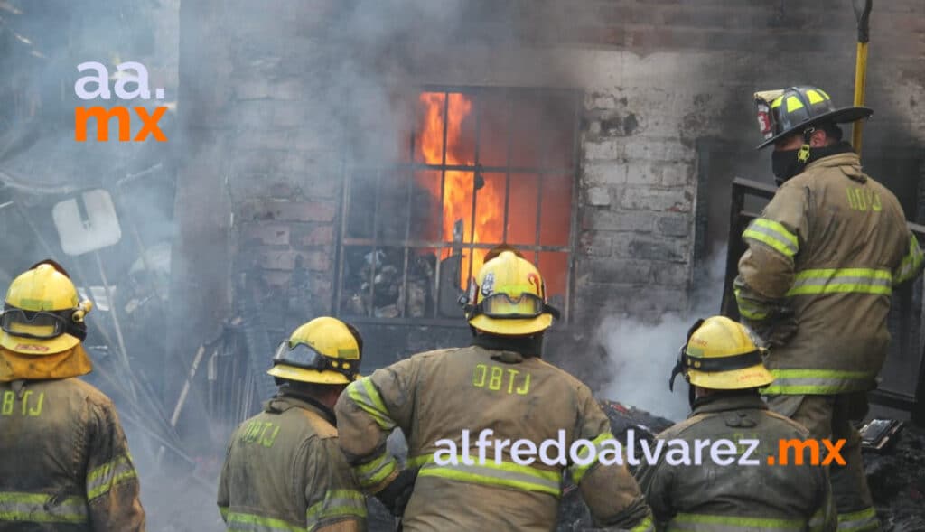 FUERTE INCENDIO DEJA SIN VIVIENDAS A FAMILIAS