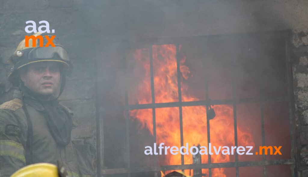 FUERTE INCENDIO DEJA SIN VIVIENDAS A FAMILIAS