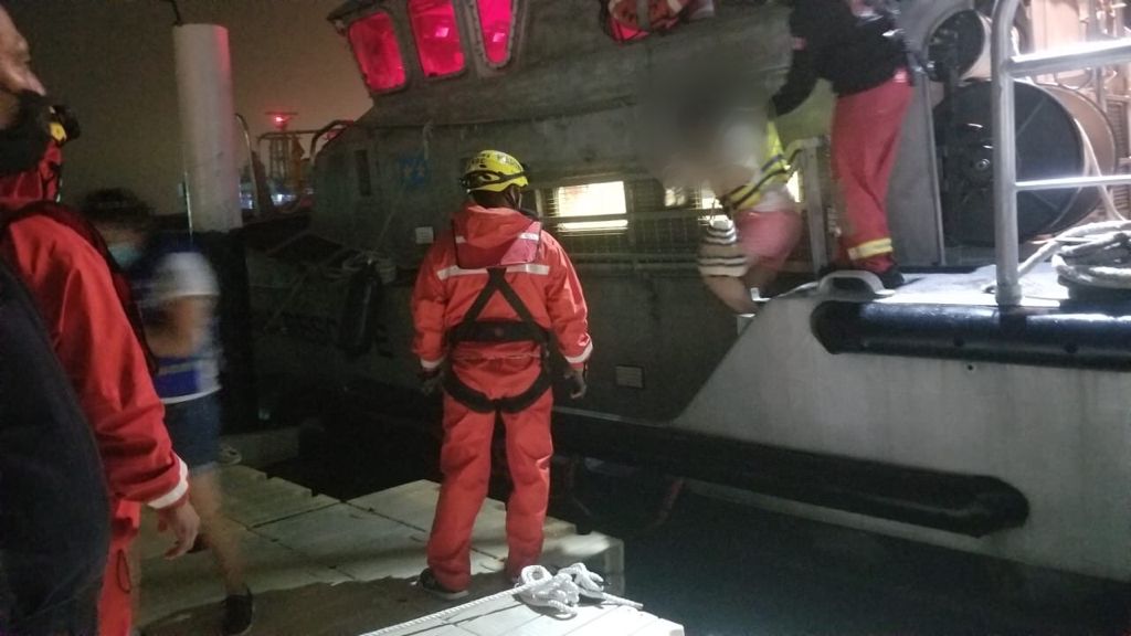 MARINA RESCATA A 16 PERSONAS EN ENSENADA
