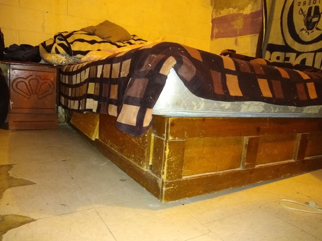 SUJETO MATó A SU ESPOSA Y LA ESCONDIó BAJO LA CAMA