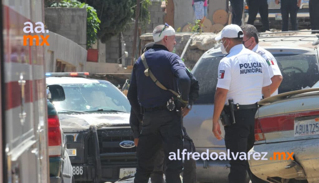 VUELCA PATRULLA MUNICIPAL; OFICIALES RESULTAN HERIDOS